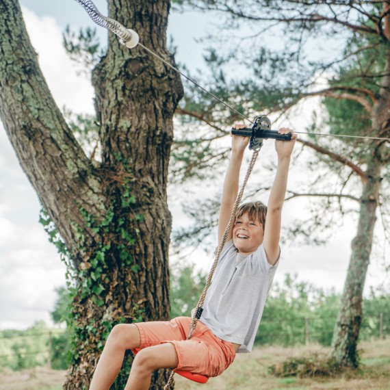 Freno a molla per una linea zip con un sedile