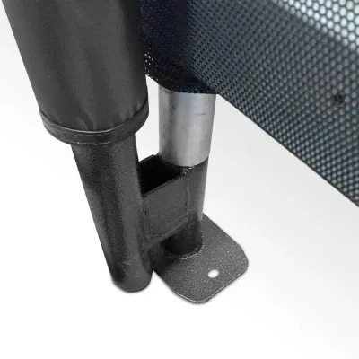 Dettaglio del piede e della struttura rinforzata di un tappeto elastico