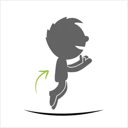 Salto sulle natiche sul trampolino elastico